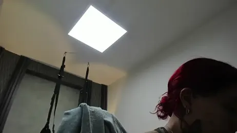 selene_red_ stripchat stream image, 26.04.2026 01:40