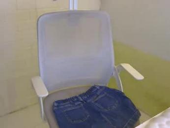averageuncut1 chaturbate stream image, 05.05.2026 03:20
