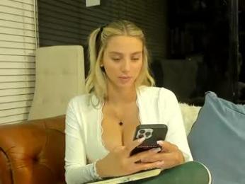 cuteanddesesperate chaturbate stream image, 05.05.2026 02:30