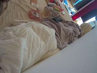 voyeurcam-julmodels-whitebed-4 camsoda stream image, 05.05.2026 14:10