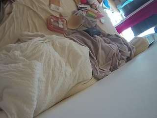 voyeurcam-julmodels-whitebed-4 camsoda stream image, 05.05.2026 14:10