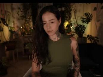 effylowell_ chaturbate stream image, 19.05.2026 23:50