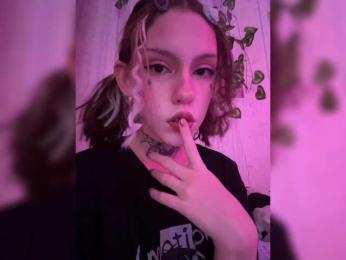 Molly-and-Ewa bongacams stream image, 10.03.2025 03:00