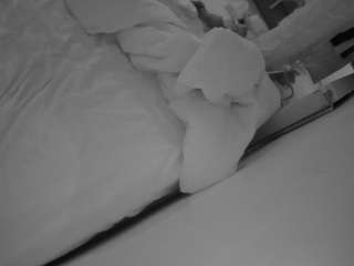 voyeurcam-julmodels-whitebed-4 camsoda stream image, 26.05.2026 18:40