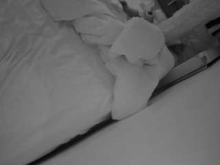 voyeurcam-julmodels-whitebed-4 camsoda stream image, 26.05.2026 18:40