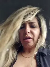 _Abril-Office1 stripchat stream image