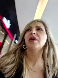 _Abril-Office1 stripchat stream image