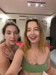 Nura_n_Sarah stripchat stream image