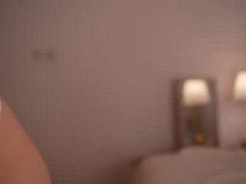 kriss0leoo chaturbate stream image