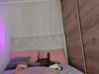 dana-curly camsoda stream image