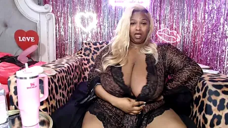 BigFineSelena stripchat stream image