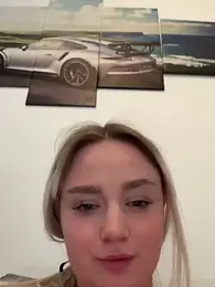 CherryEmmy stripchat stream image