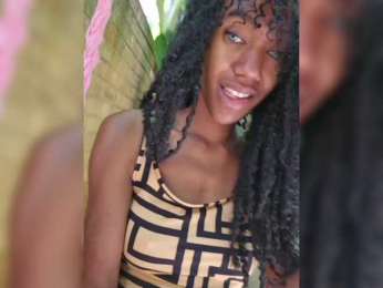 MoanaFrenchy bongacams stream image