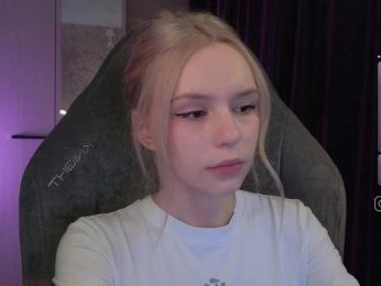 fymryn bongacams stream image