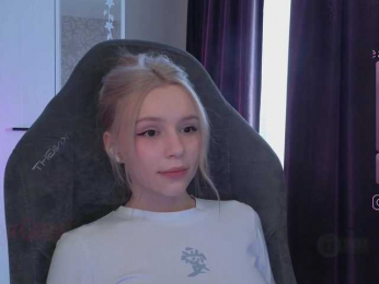 fymryn bongacams stream image