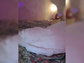 LittleDelora bongacams stream image