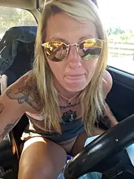 SheIsSomething stripchat stream image