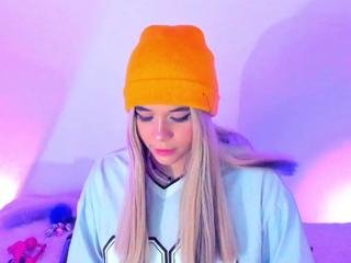 Scarlet Bridge flirt4free stream image