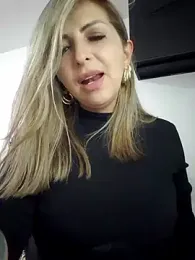 _Abril-Office1 stripchat stream image