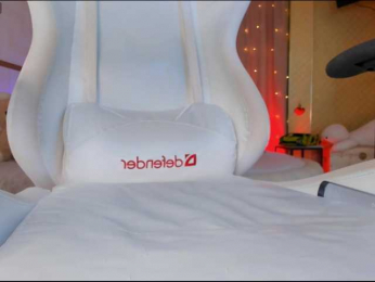 lolly-red- bongacams stream image