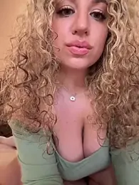 miamellycious stripchat stream image