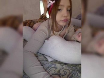 LittleDelora bongacams stream image