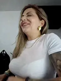 _Abril-Office1 stripchat stream image