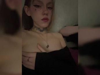 Molly-and-Ewa bongacams stream image, 03.05.2025 11:20