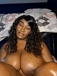 sassysuu stripchat stream image