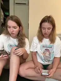 Nura_n_Sarah stripchat stream image