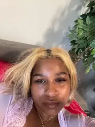 BigFineSelena stripchat stream image