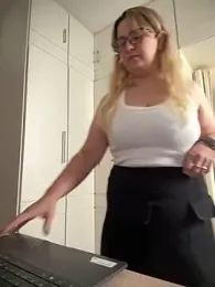 amooraaamoon stripchat stream image