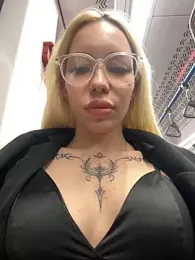 babydolll stripchat stream image
