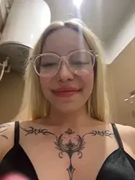 babydolll stripchat stream image