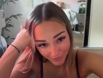 luvlivvyy chaturbate stream image