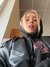 SSSATIVA_model stripchat stream image