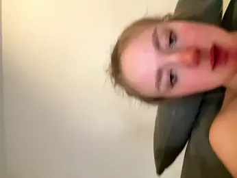 CherryEmmy stripchat stream image