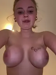 CherryEmmy stripchat stream image